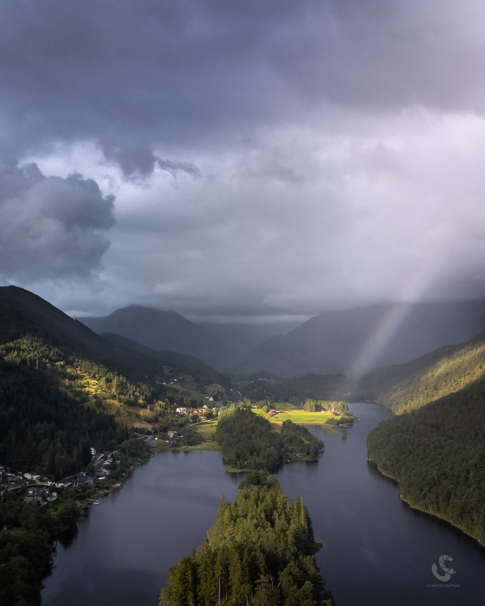 StratosCapture's tweet photo. Vestland, Norwegia. DJI Mini 2.
#norway #vestlandnorway #dronephotography #djimini2 #droneview #kalandseidet #fana #norwaytravel #natureshots #dronestagram #aerialview #visitnorway #norgebilder #landscapephotography #droneheroes #bergen https://t.co/ylZA7EIS4o