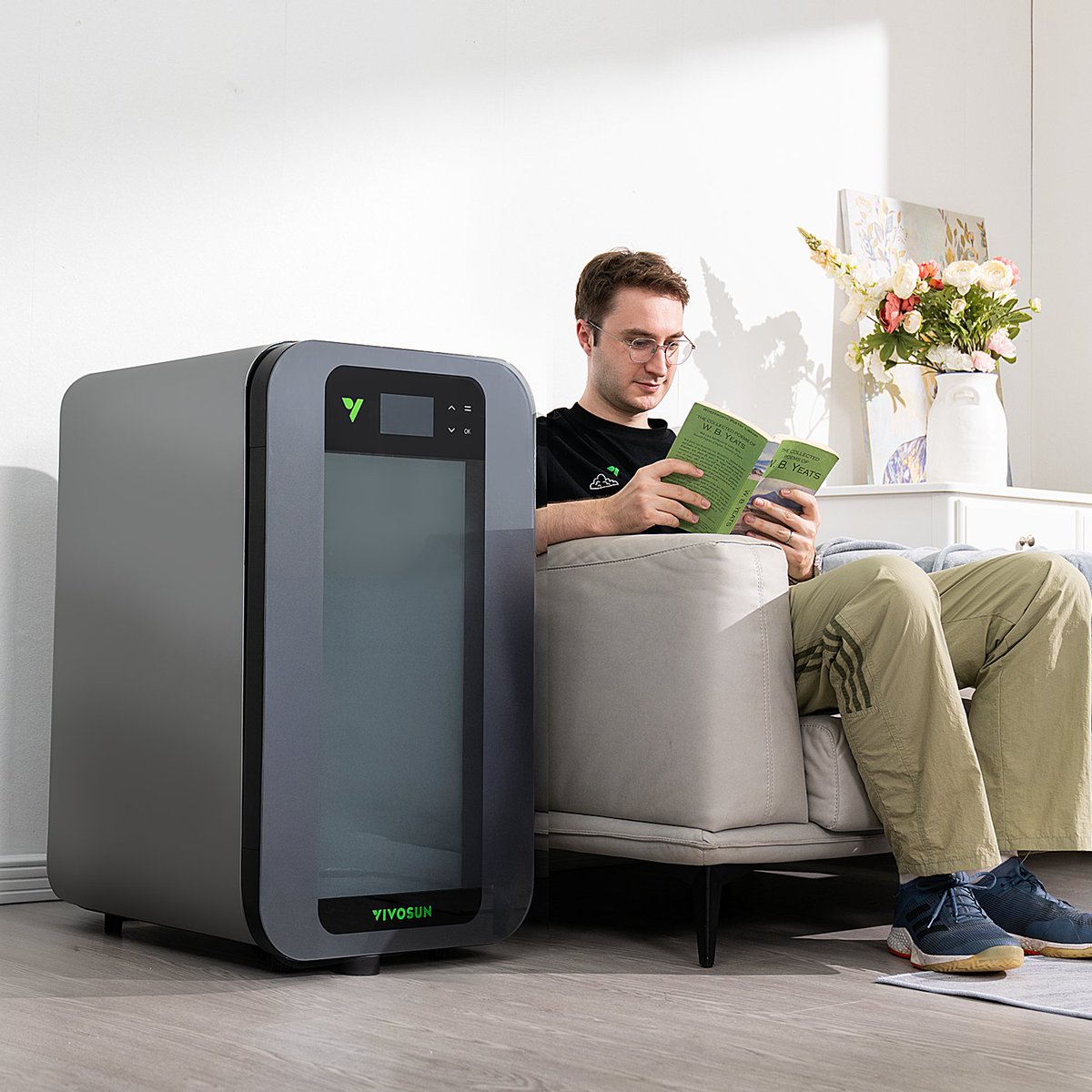 “Whoa—it’s bigger than I thought!”  

That was the most common reaction at MJBerlin when attendees saw the VCure prototype in person. 

With dimensions of 19.1” W × 19.7 ”D × 32.6 ”H, it comfortably fits up to 2.5 lbs of wet flower—plenty of room for your home harvest.

#vivosun