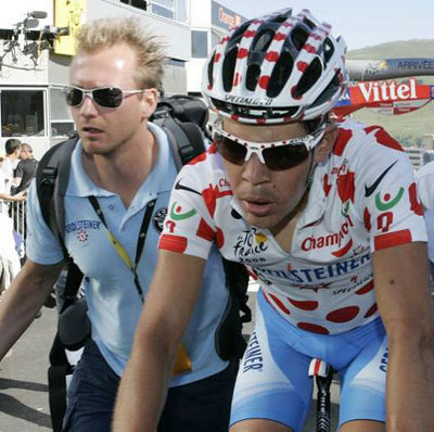 #TDF 2008:  💉Dr. Schmidt provided the confessed doper and long-convicted Kohl with a centrifuge and a HOTEL ROOM for doping practices during the 2008 Tour de France. (Both in picture)