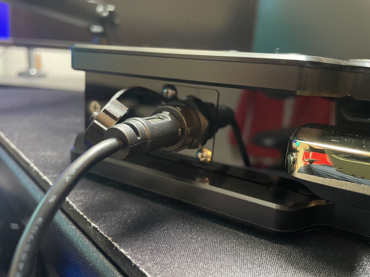 メイン機を変えるつもりで新しくアケコンを組みました！ 主なパーツはASI VM6R S30とノビレバーとOneFRAMEですb