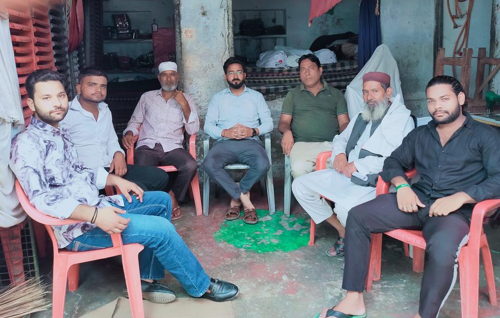 SumitsharmaAAP's tweet photo. आज दिनांक 15/7/2025 को नगर जहांगीराबाद में विधान सभा अध्यक्ष सुमित शर्मा जी ने वरिष्ठ साथी भाई सलीम सैफी जी से मुलाकात की जिसमें आगामी अनूपशहर विधान सभा की मीटिंग और संगठन विस्तार को लेकर चर्चा की ।
इस दौरान भाई खलील , एवं अन्य साथी मौजूद रहे।
आम आदमी पार्टी जिंदाबाद । https://t.co/ukChZbtOIv