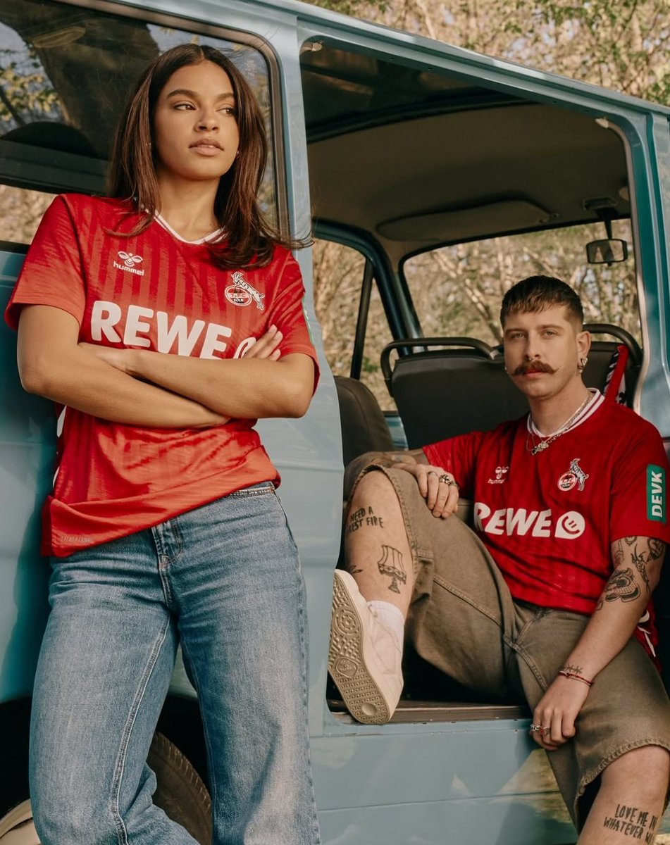 Le 1.FC Köln et Hummel présentent le nouveau maillot extérieur du Effzeh 

🔴 Le rouge à l'honneur