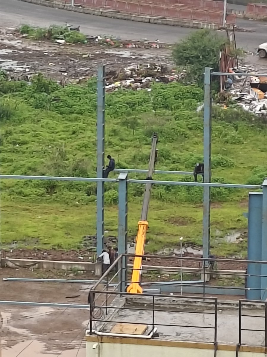 akky1827's tweet photo. The careless municipal corporation is also least bothered about the safety of the people working for the SWT plant setup. Just see these 2 people who have climbed on the pillars without any safety gear.@Dev_Fadnavis @AjitPawarSpeaks @pcmccomm #corruptpcmc #pcmc #StopSWTNearHomes https://t.co/1e4K0lLRzs