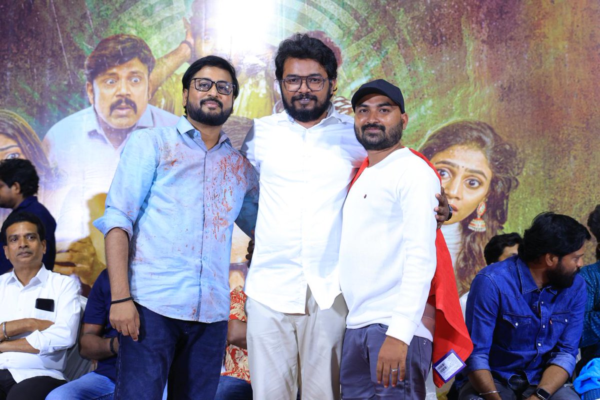 MovieclickZ.in (@movie_clickz) on Twitter photo பான் இந்தியா படமாக இருந்தால், தளபதி விஜயை முதல்வராக அல்லாமல் பிரதமராகவே காட்டியிருப்பேன் - #YaadhumAriyaan இயக்குநர் <a href="/Dir_Gopi/">M.Gopi</a>
<a href="/SDharmaprakash/">dharmaprakash s</a> <a href="/actordineshoffl/">actordinesh</a> <a href="/SK_Siddiq_/">சித்திக் திருச்சி</a> <a href="/actressbrana/">Actressbrana</a> @shyamaldattaraj <a href="/dop_ld/">LD</a> #Sheik <a href="/ProDharmadurai/">DharmaDurai Pro</a> <a href="/breaking_p2/">Breaking Point Pictures</a> <a href="/saregamasouth/">Saregama South</a> <a href="/Sureshsugu/">Sureshsugupro</a> பான் இந்தியா படமாக இருந்தால், தளபதி விஜயை முதல்வராக அல்லாமல் பிரதமராகவே காட்டியிருப்பேன் - #YaadhumAriyaan இயக்குநர் <a href="/Dir_Gopi/">M.Gopi</a>
<a href="/SDharmaprakash/">dharmaprakash s</a> <a href="/actordineshoffl/">actordinesh</a> <a href="/SK_Siddiq_/">சித்திக் திருச்சி</a> <a href="/actressbrana/">Actressbrana</a> @shyamaldattaraj <a href="/dop_ld/">LD</a> #Sheik <a href="/ProDharmadurai/">DharmaDurai Pro</a> <a href="/breaking_p2/">Breaking Point Pictures</a> <a href="/saregamasouth/">Saregama South</a> <a href="/Sureshsugu/">Sureshsugupro</a>