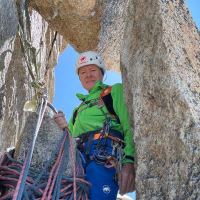 Les <a href="/PompiersFR/">Pompiers de France</a> pleurent Pascal STRAPPAZZON, parti ce 14 juillet dans sa montagne bien-aimée.
39 ans de service, guide reconnu, bâtisseur du secours en montagne français. 
De volontaire aux Houches à conseiller technique national, il a formé des générations de spécialistes.