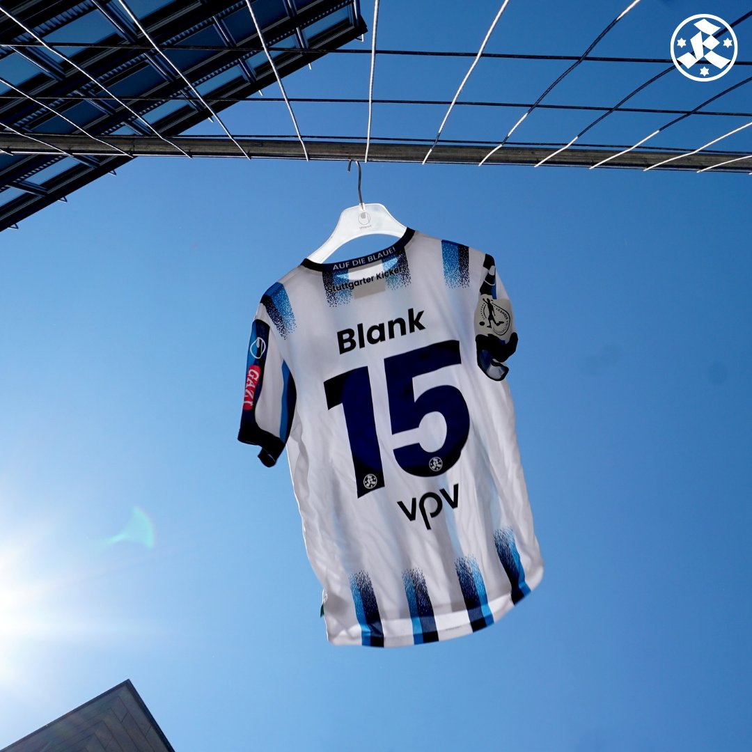 Au tour du SV Stuttgarter Kickers (D4) de dévoiler son maillot domicile 

🔵⚪ L'inscription "Auf die Blaue" est présente sur le col 

👏 <a href="/svk1899/">SV Stuttgarter Kickers</a>