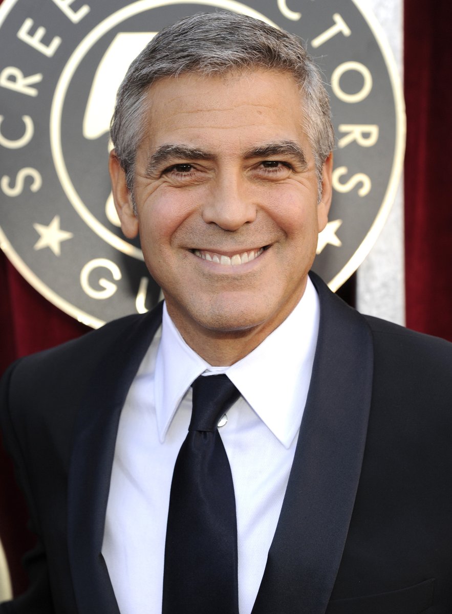 iamwildandout's tweet image. MESSY & FAMOUS: George Clooney Pulled Up with Suitcases Full of $1 Million for Each Friend?!
Before Amal. Before the twins. George Clooney was Hollywood’s most eligible bachelor — charming, rich, and a certified prank king. But in true Clooney fashion, he took his legend status…