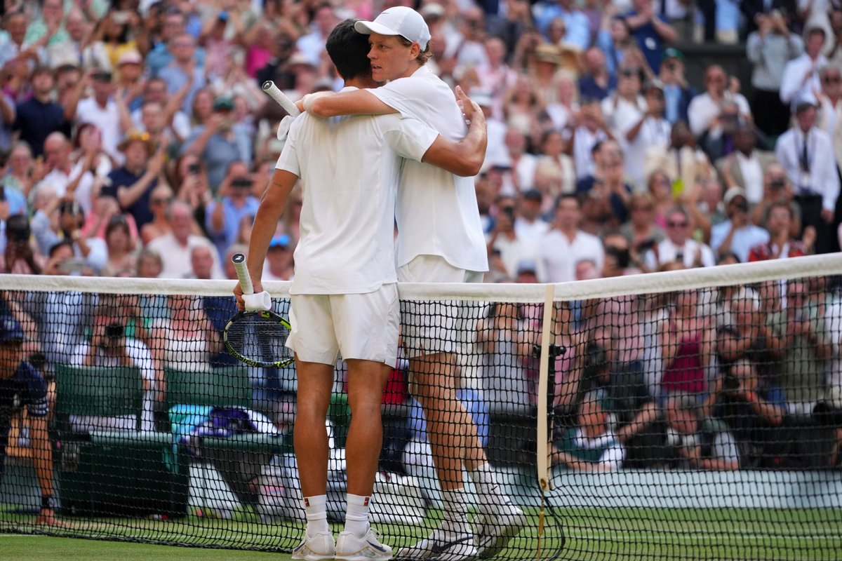 Janick Sinner es el nuevo ganador de Wimbledon. Su victoria sólo tiene una sombra: su partido contra Grigor Dimitrov. Con el tiempo, el tenista búlgaro ha acabado pareciéndose cada vez más a uno de esos soldados rusos que aparecían en Guerra y Paz.

averiadepollos.com/el-fondo-de-la…