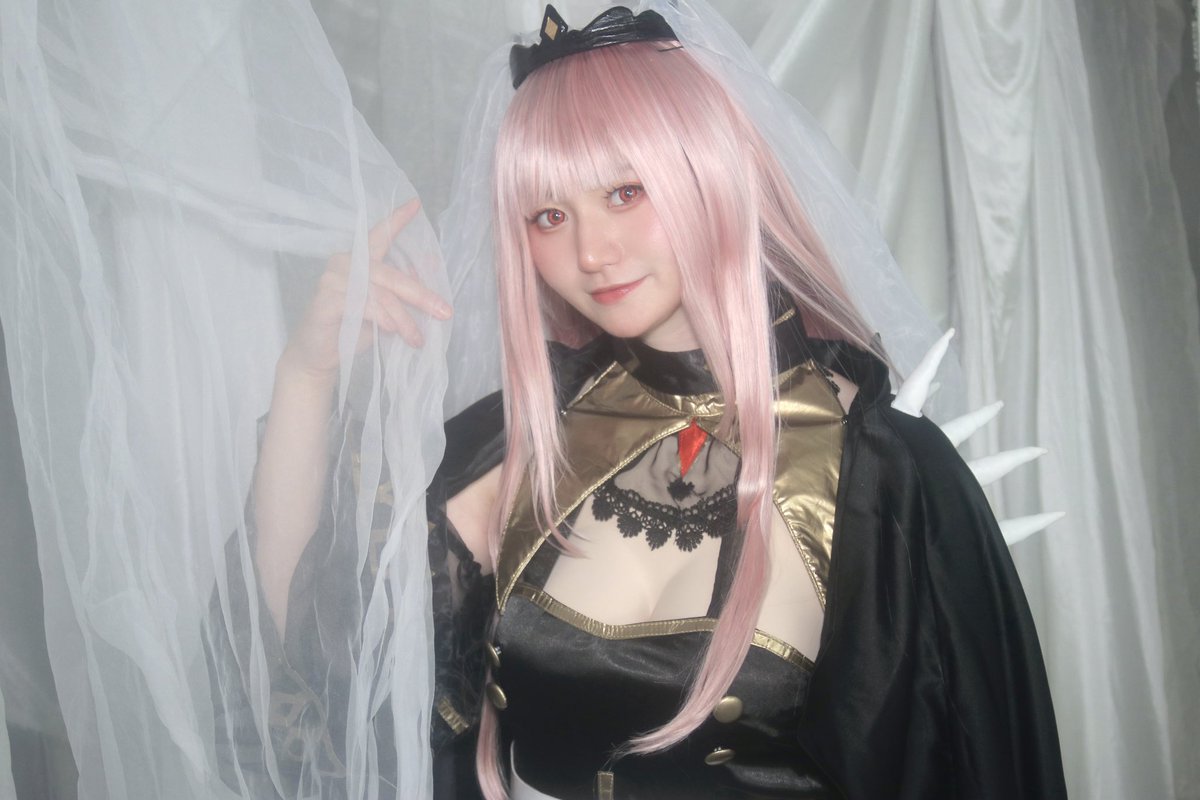 ⚠️Cosplay⚠️
┈┈┈┈┈┈┈┈┈┈

今宵栄光のCrown💀

┈┈┈┈┈┈┈┈┈┈

森カリオペ / ホロライブ