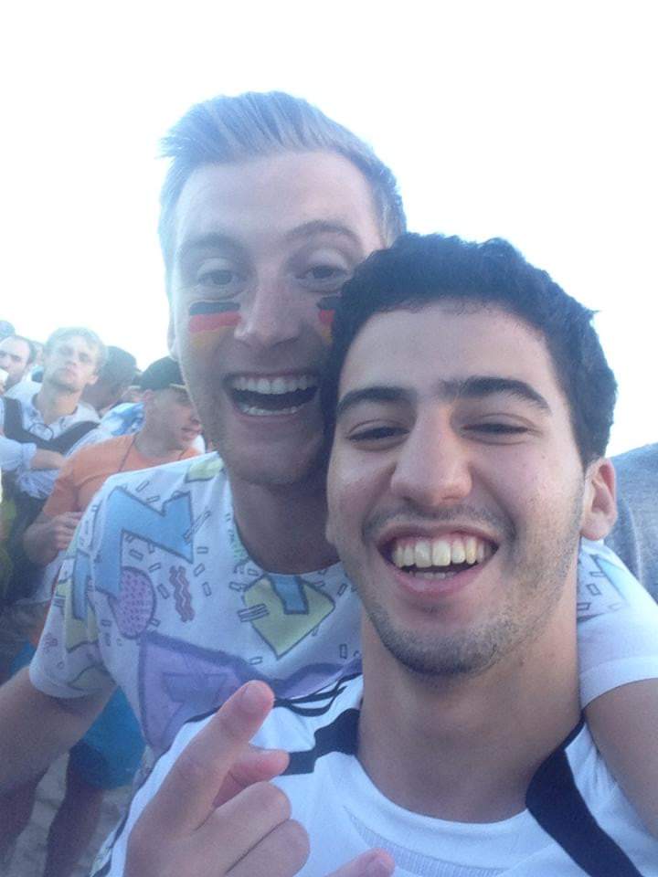 tobytarrant's tweet image. 11 years ago I watched the World Cup final on Copacabana beach

After drinking my own body weight in Caipirinha cocktails I befriended a guy who looked just like Luis Suarez

So I bought a Uruguay shirt off a bloke, gave it to my new friend and made him bite me

Good times: