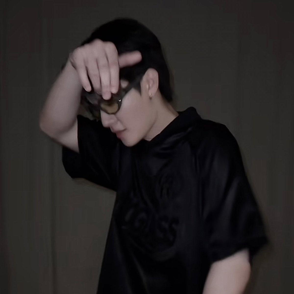 แล้วหนูจะรักรึเปล่า แค่ rapper underground