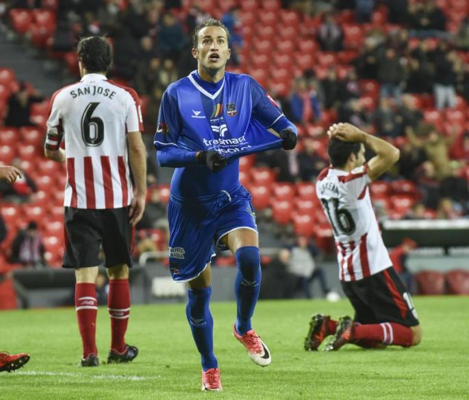 🎙️ Álvaro Muñíz en <a href="/LosBuenosAlPrao/">Los Buenos Al Prao</a> sobre su gol en San Mamés

"Me llamó el Formentera y viví una de las experiencias más bonitas de mi vida"

"Marqué gol en San Mamés en el minuto 97 a centro de Omarin, fue muy bonito"

"Todo porque no me quisieron renovar en Villaviciosa"