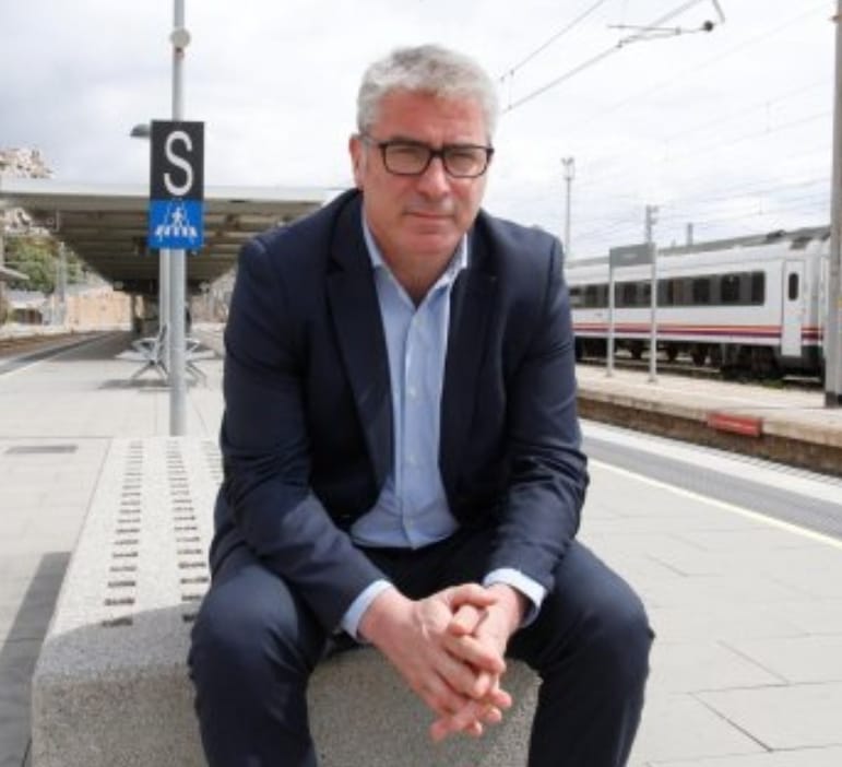 dignitatavies's tweet image. Lamentem el cessament d' Antonio Carmona com a director de Rodalies i agraïm que continuï com a direct. institucional.
Valorem la seva proximitat, valentia i compromís amb la millora del servei ferroviari.
Nosaltres seguirem apretant, la nostra lluita és i serà a les vies.