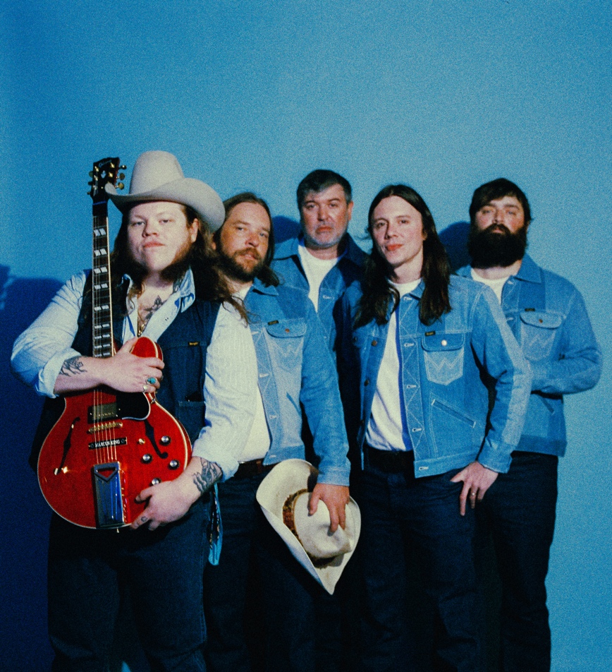 🎧 Écoutez "Here Today" et "Carry me Home", les nouveaux singles de <a href="/realmarcusking/">Marcus King</a> : marcusking.lnk.to/heretoday

💿 A retrouver dans Darkling Blue, son prochain album, prévu pour le 26 septembre. Vous pouvez le pré-save : marcusking.lnk.to/presave

📷 Alysse Gafkjen

<a href="/RepublicRecords/">Republic Records</a>