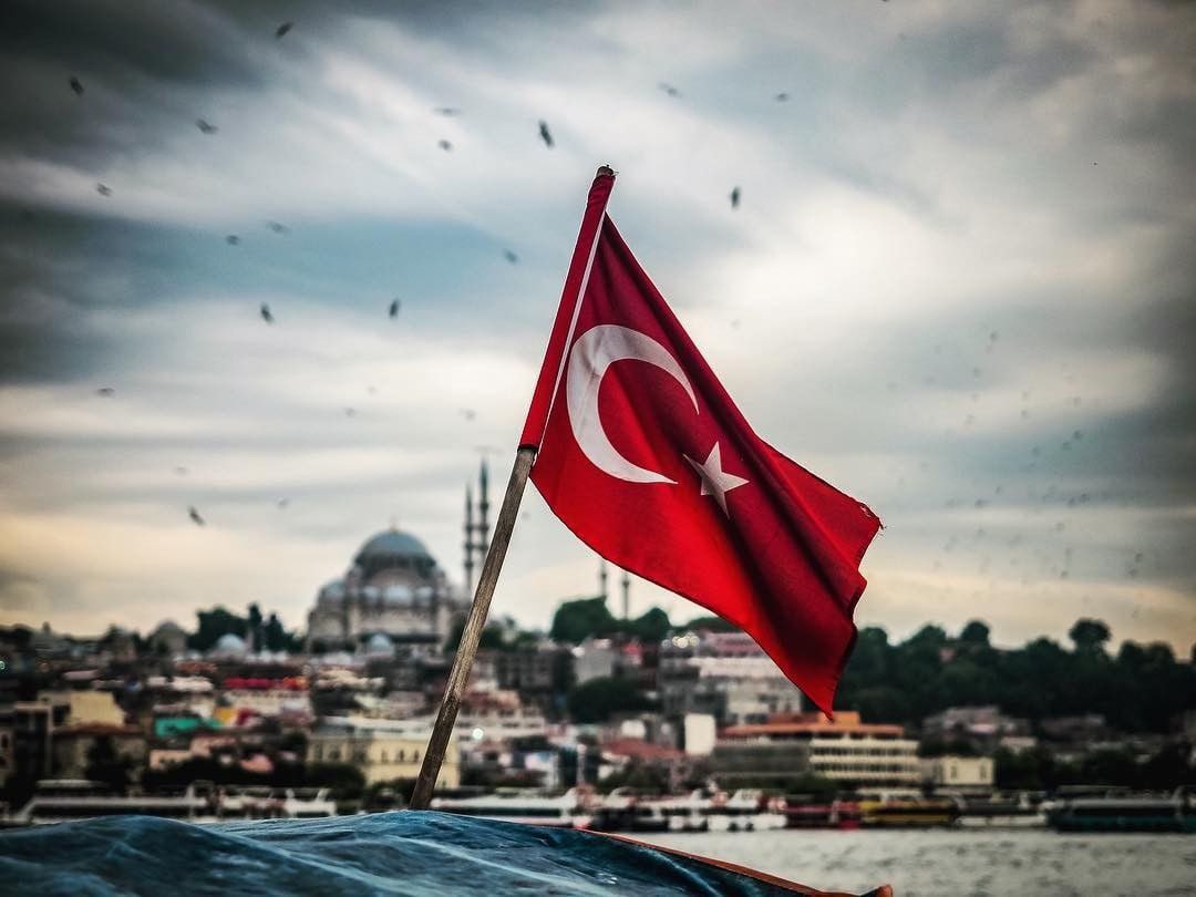 Cümleten selamın aleyküm dostlar, hayırlı sabahlarınız olsun. 🙏

Bugün 15 Temmuz… Borsa tatil olabilir ama biz yine de analizlerimize, hedeflerimize ve dostluğumuza devam ediyoruz. Çünkü bizi biz yapan; vazgeçmemek, yılmamak ve birbirimize sahip çıkmaktır. ✅

Bu vesileyle;