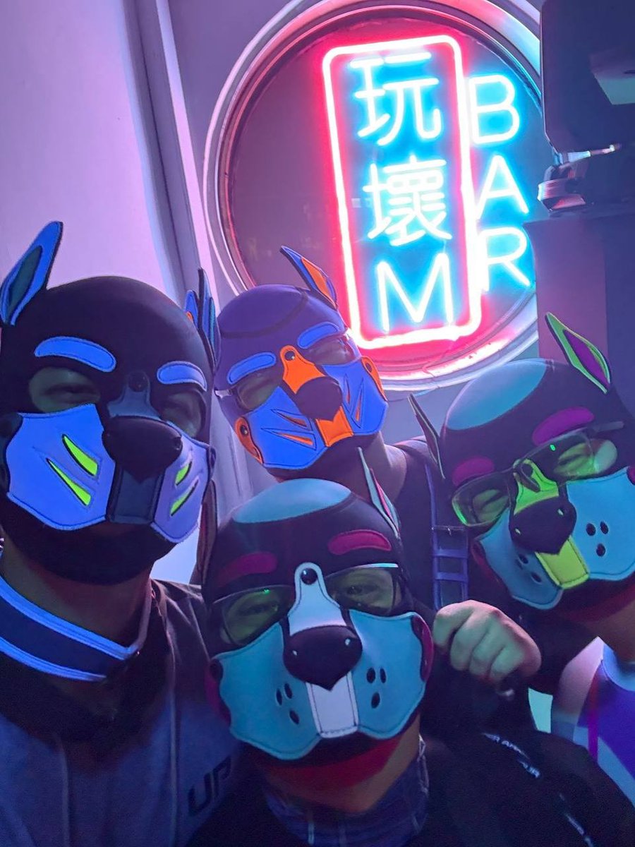 Wore my new hood 🔵🟠 to <a href="/wanhuai250201/">玩壞bar</a> Pup Night! Never thought I'd see so many pups flying through the air 🐶🎈

玩壞犬夜開心到尾巴停不下來！好多狗狗在空中飛來飛去，好像進了狗狗樂園！很高興認識這只超可愛的狗狗! ⚪🔵🟡🐾 <a href="/Nobita10094/">蒟蒻</a>

🔵🔴🟡 <a href="/PupJax13/">Pup Jax</a>
🔵🔴⚪ <a href="/knottyZac/">นอตี้แซ็ค - 諾帝扎克</a>