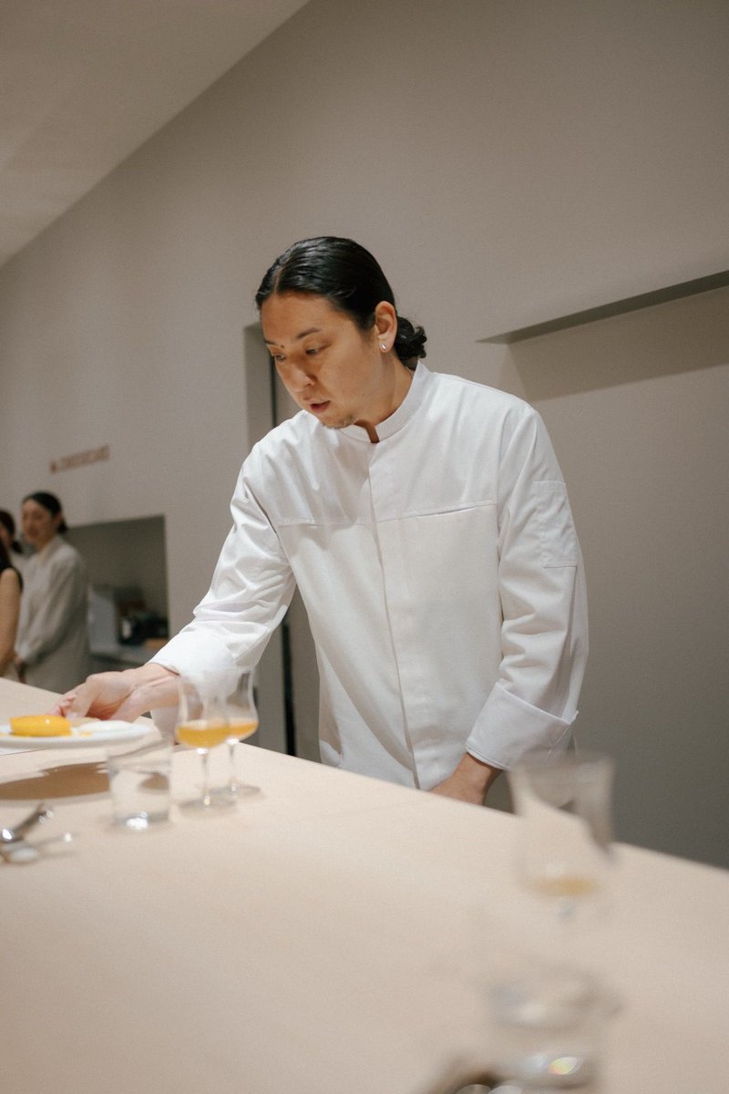 Nagisa Ichikawa 🧠 酔拳十段 (@nagiko726) on Twitter photo Mr. CHEESECAKE <a href="/mrcheesecake_TK/">Mr. CHEESECAKE</a> Ginza Six店にはイートインコーナーがあり、今夏は土日限定でシェフ タムさん <a href="/Tam30929/">TAM3/Mr. CHEESECAKE(Koji Tamura)</a> が直々に提供してくださる、旬の食材をつかった夏のデザートコースが提供されているとのことで、先日伺ってきました🍴
タムさんのシェフとしてのアイデンティティと、Mr. Mr. CHEESECAKE <a href="/mrcheesecake_TK/">Mr. CHEESECAKE</a> Ginza Six店にはイートインコーナーがあり、今夏は土日限定でシェフ タムさん <a href="/Tam30929/">TAM3/Mr. CHEESECAKE(Koji Tamura)</a> が直々に提供してくださる、旬の食材をつかった夏のデザートコースが提供されているとのことで、先日伺ってきました🍴
タムさんのシェフとしてのアイデンティティと、Mr.