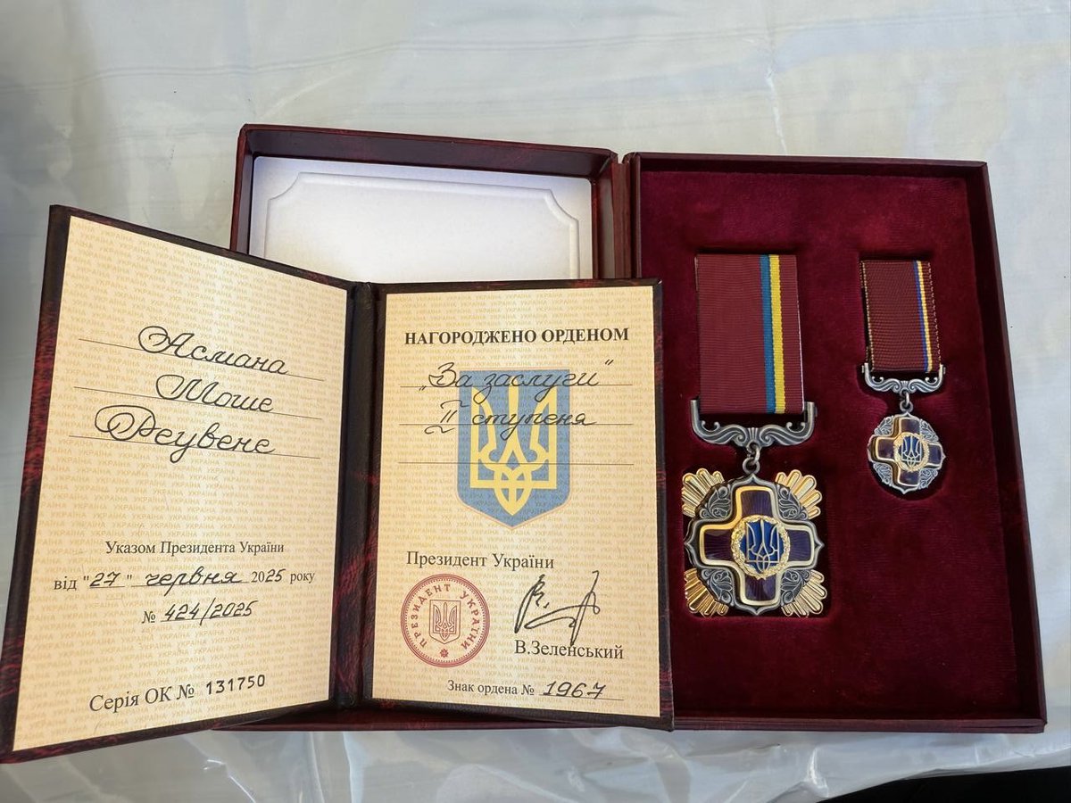 RabbiUkraine's tweet image. At a ceremony dedicated to Ukrainian Statehood Day, President Volodymyr Zelenskyy, in the presence of all key government officials and distinguished guests, awarded me the Order of Merit, Second Class!
Thank you, Mr. President, thank you, Ukrainian people!
Light will prevail…