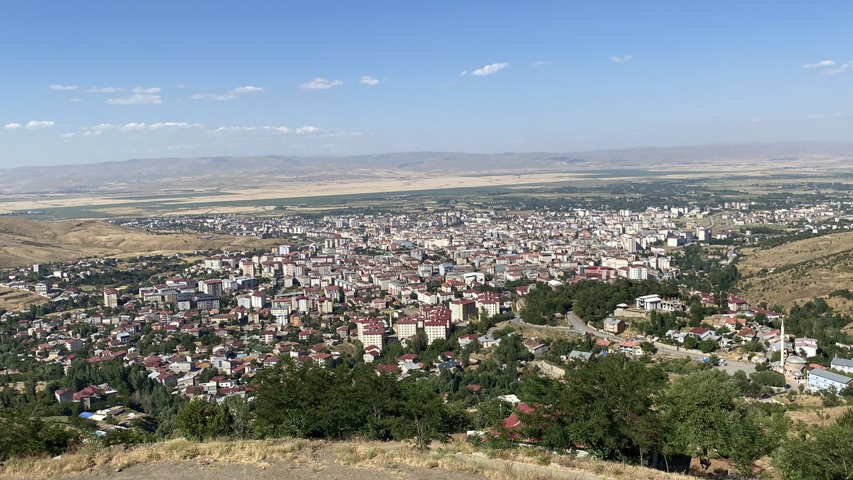 Muş’ta kadın ve çocuğa dönük suçlar “duyum” üzerinde kalıyor. Kentte son bir ayda yaşanan 3 çocuk istismarından sadece biri yargıya taşındı. Bir çocuğun birçok erkek tarafından cinsel saldırıya maruz kalıp, hamile olduğu ardından düşük yaptığı iddiası var. Kentte herkes biliyor