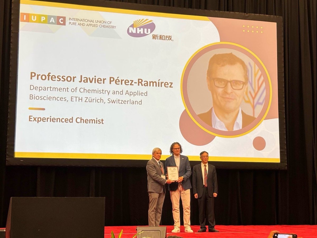 catalysis_eth's tweet image. Upon receiving the IUPAC-Zhejiang NHU International Award for Advances in Green Chemistry @iupac2025 @IUPAC, I would like to express gratitude to my coworkers for their collaboration, talent, and dedication 🙏💚@NCCR_Catalysis