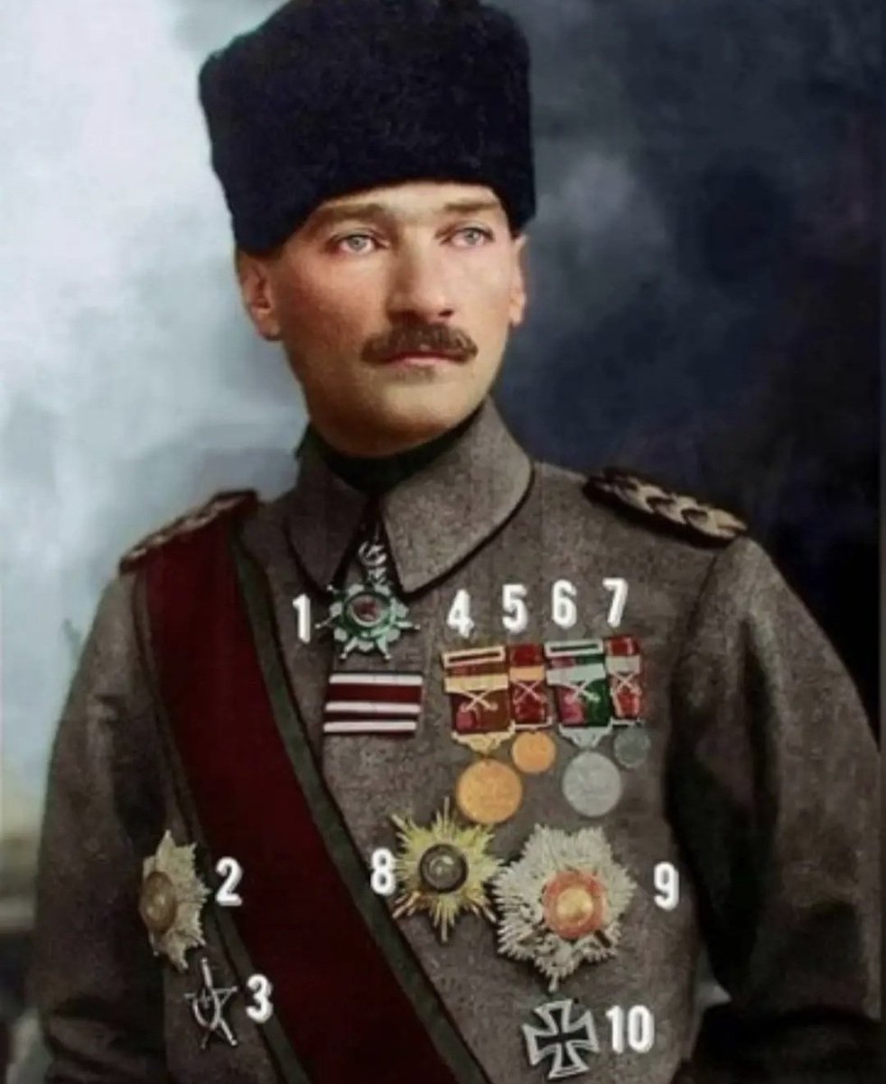 Tarihte bugün !
Gerçek tarih ve bir destanın yazıldığı, 
15 Temmuz 1915
Anafartalar kahramanı Mustafa Kemal ATATÜRK'e Harp Madalyası verildi...