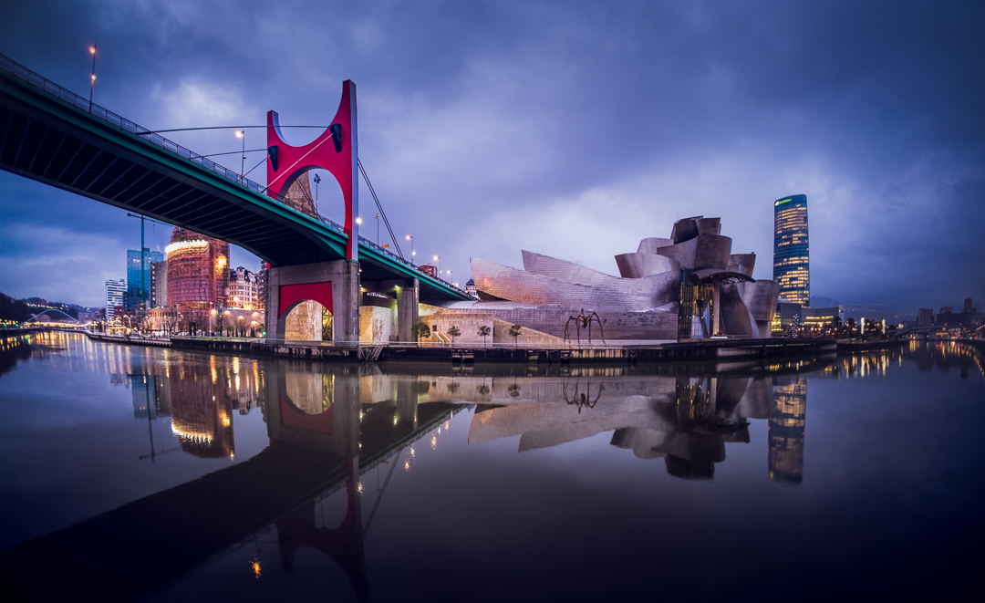 El reflejo perfecto del Museo Guggenheim Bilbao. 😍😍