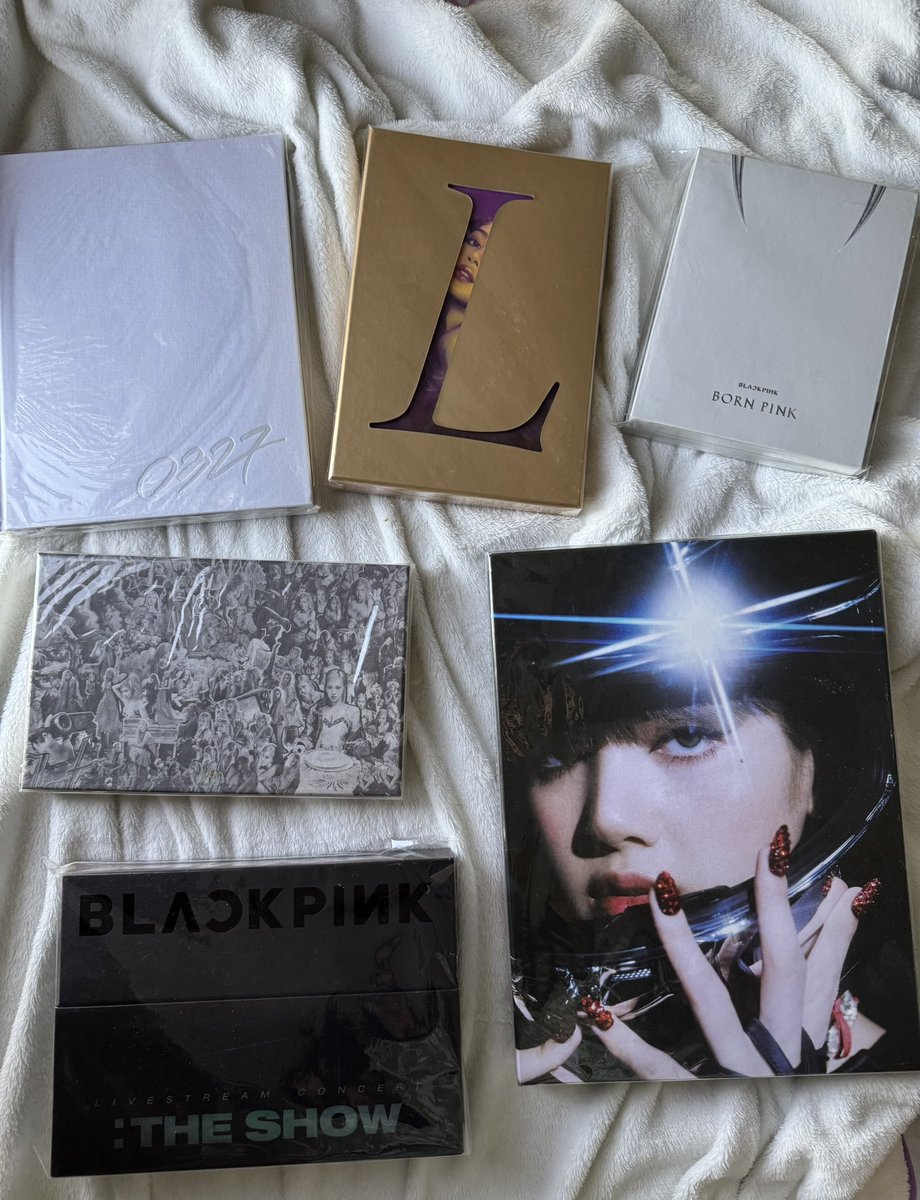irenesjisoo's tweet photo. ‼️ quitting / decluttering sale‼️

— selling my personal collection
— all unsealed
— dvd, photobook, summer diary, and welcoming collection/seasons’ greetings
— negotiable
— pm for more pics + pl
— “x” = sold

• payo/dop
• mop: gcash | mod: j&amp;t

🏷️ bns wts lfb ph bp onhand https://t.co/dGgqqeuNyb