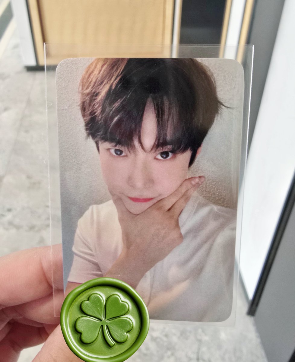 Singapore House of KPop ‘Soar’ Fansign Photocard

#DOYOUNG #도영