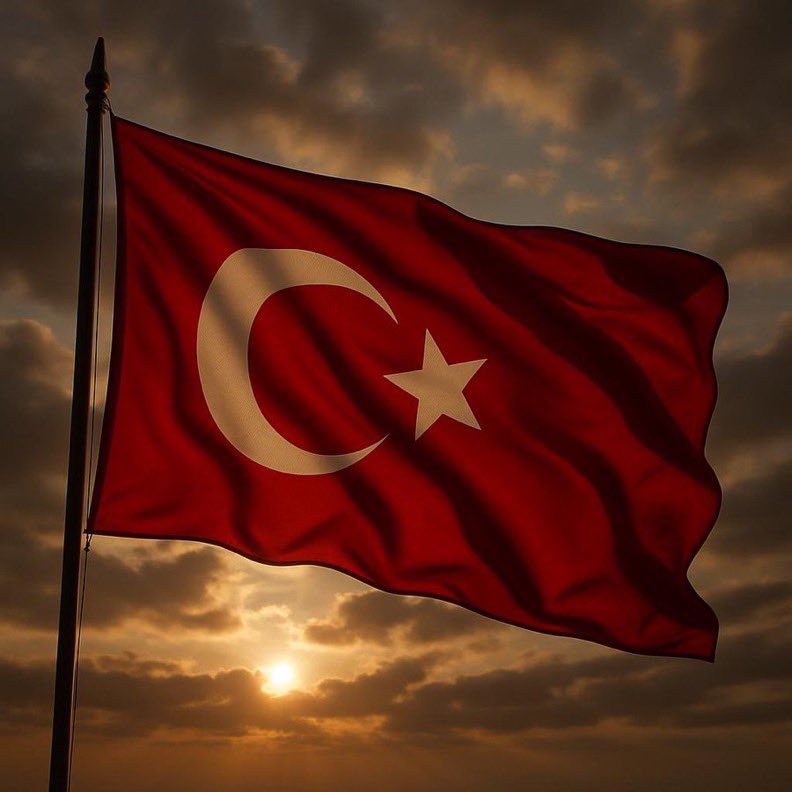 metinyildizca's tweet image. Darbeyi lanetliyorum.. 
Vatan uğruna can veren aziz şehitlerimizi rahmetle, kahraman gazilerimizi şükranla anıyorum.