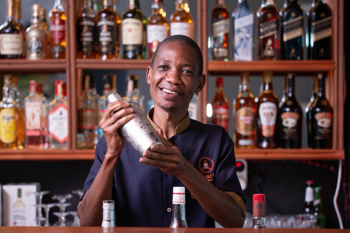 This is the last Smile you will see before you get Tipsy at our Oxy Bar 🤗
#CoctailCulture  #VisitAcholiinn