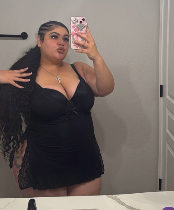 Watch SLUTMEOUT🫦's leaked NSFW photo on TwXstars