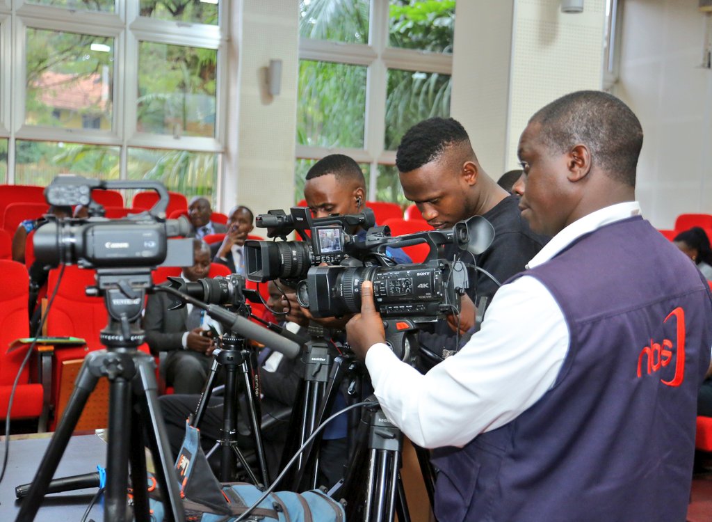 mofpedU's tweet image. PSST @rggoobi now briefing the Press on the State of the Economy and Q1 expenditure releases for FY 2025/26.
He says the economy is continuing to exhibit resilience and sustained growth inspite of the global uncertainties like trade wars & international conflicts.
"Growth…
