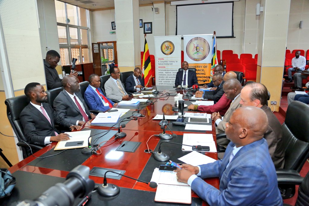 mofpedU's tweet image. PSST @rggoobi now briefing the Press on the State of the Economy and Q1 expenditure releases for FY 2025/26.
He says the economy is continuing to exhibit resilience and sustained growth inspite of the global uncertainties like trade wars & international conflicts.
"Growth…