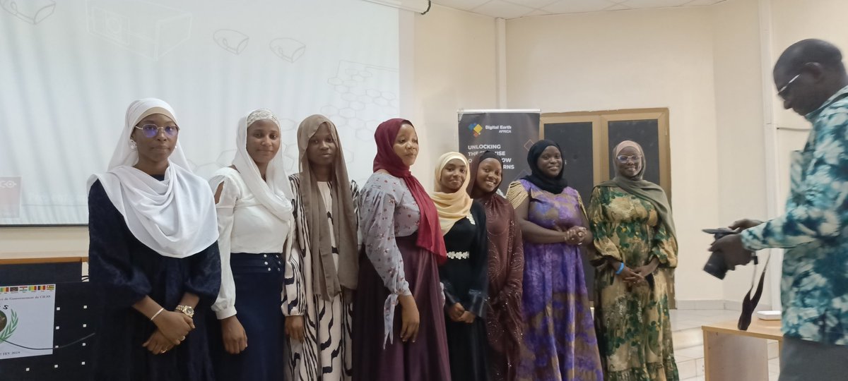 JVE NIGER (@nigerjve) on Twitter photo 🌱Présentation club JVE/ambassadrices Science & Climat
Le bureau se compose:Présidente & Vice-présidente
Secrétaire générale & adjointe
Trésorières,Conseillères.
✊Elles sont engagées à faire entendre la voix des filles dans la lutte contre les CC.
<a href="/AgrhymetInfos/">AGRHYMET CCR-AOS</a> <a href="/saniayoub/">Sani Ayouba</a> 🌱Présentation club JVE/ambassadrices Science & Climat
Le bureau se compose:Présidente & Vice-présidente
Secrétaire générale & adjointe
Trésorières,Conseillères.
✊Elles sont engagées à faire entendre la voix des filles dans la lutte contre les CC.
<a href="/AgrhymetInfos/">AGRHYMET CCR-AOS</a> <a href="/saniayoub/">Sani Ayouba</a>