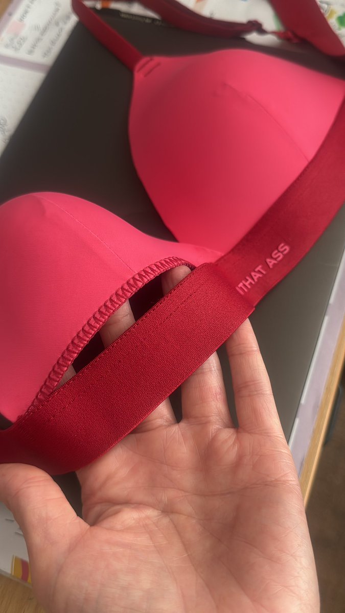 FairlyLocal_Ali's tweet image. So this is an @onthatass__ bralet that I just put on for the 3rd time. I didn’t even get as far as pulling the straps up. I get that this is a freebie but this shouldn’t be happening. Should it? #disappointing #notimpressed #onthatass