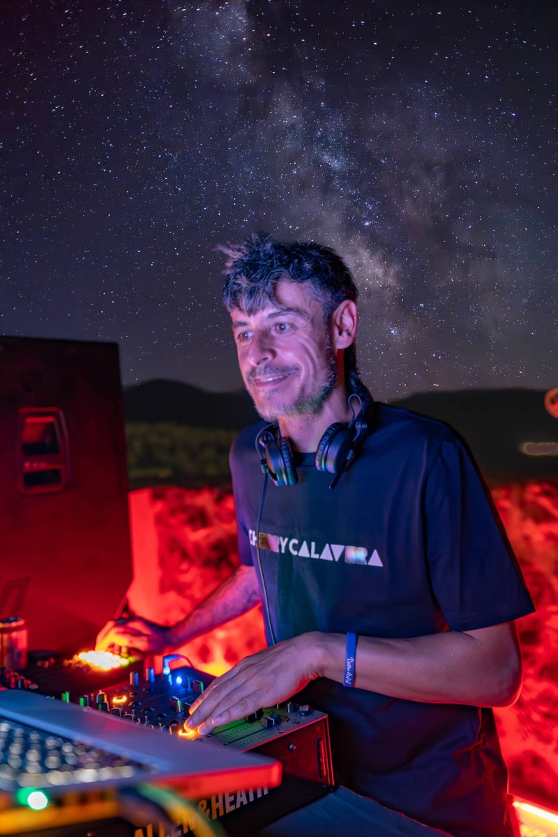 ☀️ Apunta este planazo y ven a la 'Noche del Sol', una Star-Party con música, ciencia y gastronomía que no te puedes perder.
📅 12 de agosto  
📍Estación de esquí de Javalambre 
Compra tus entradas aquí  
star-party.com/estacion-de-es…
y #SienteTeruel a 365 días del eclipse total de sol