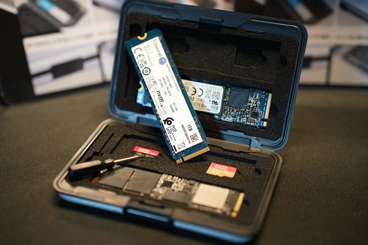 @ばったん (@battan2000) on Twitter photo これいいね!
<a href="/TIMELY_NN/">㈱タイムリー(PC)</a> さんのm.2 SSD&MicroSD保管ケース
外装もしっかりしてるので
余らせてるSSDを保管しておくのに最高!
ミニドライバーまで付いて一緒に保管できるから、使う時にわざわざミニドライバー探す手間も無い!
後ろに写ってるのは、フォロワーさんなら理由はわかるよな? これいいね!
<a href="/TIMELY_NN/">㈱タイムリー(PC)</a> さんのm.2 SSD&MicroSD保管ケース
外装もしっかりしてるので
余らせてるSSDを保管しておくのに最高!
ミニドライバーまで付いて一緒に保管できるから、使う時にわざわざミニドライバー探す手間も無い!
後ろに写ってるのは、フォロワーさんなら理由はわかるよな?