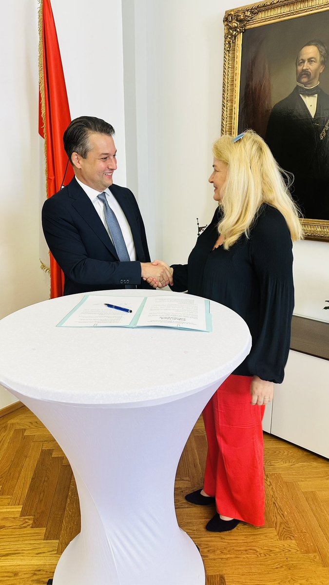 Feierliche Unterzeichnung des Kooperationspapiers durch unsere Fraktionsvorsitzende Dr. Kristin Brinker und Dominik Nepp, Stadtrat und Landesobmann der FPÖ Wien)