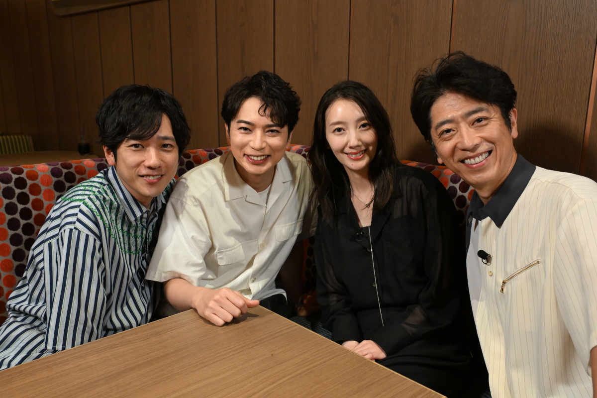【📺今夜20:54】#ニノなのに
松本潤＆二宮和也、久々共演に照れ💜💛

ゲストなのにMCの松潤、
収録中なのに六本木お買い物ロケ中へ💨

ニノ＆波瑠＆フット後藤の誕生日祝いで
ケーキ＆花＆グッズ買い出し💦

スタジオのニノから無茶振り
「MJコーヒー買って❗️」
oricon.co.jp/news/2395833/?…

#松本潤