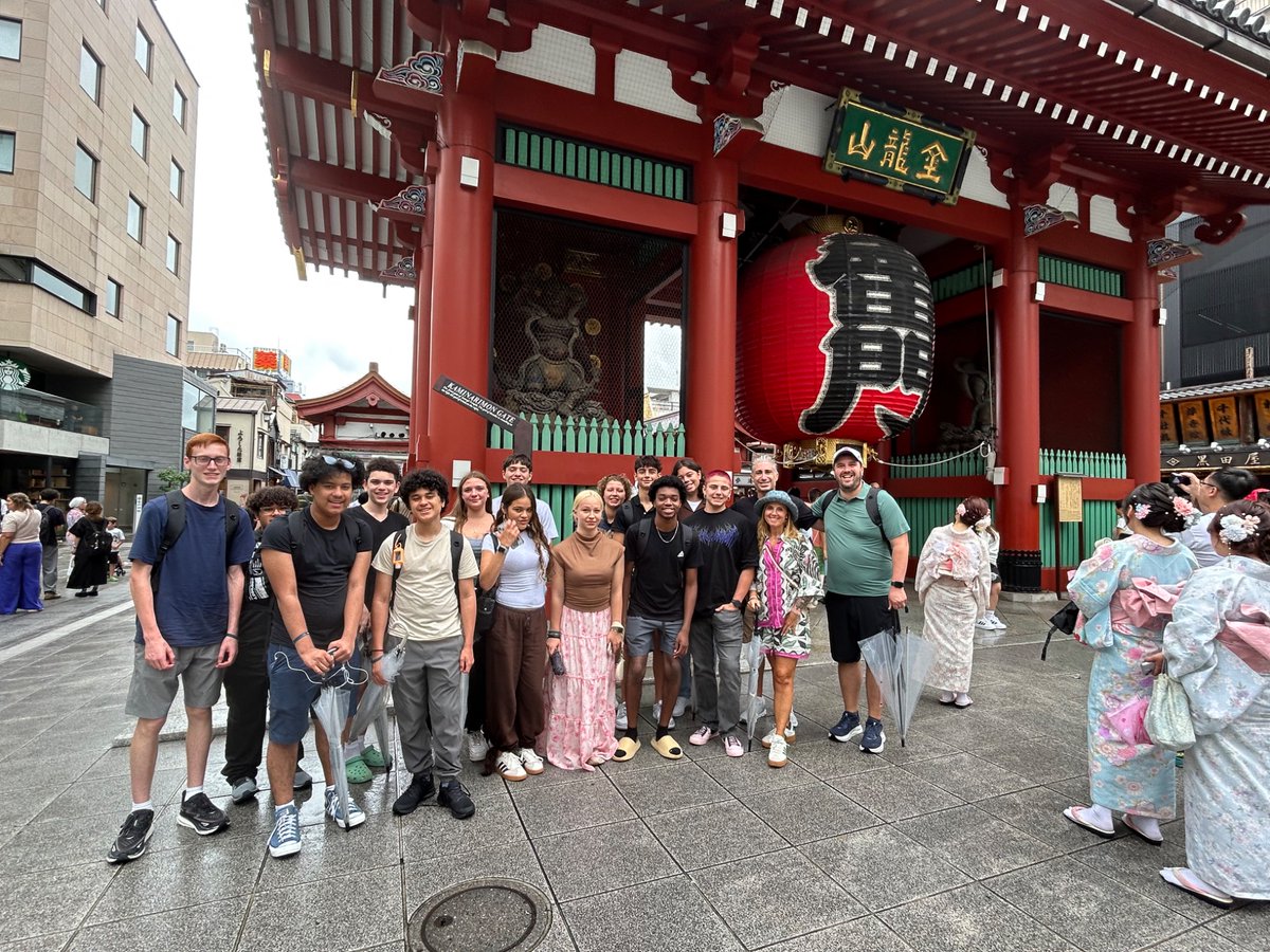 Amy Thompson tweet media