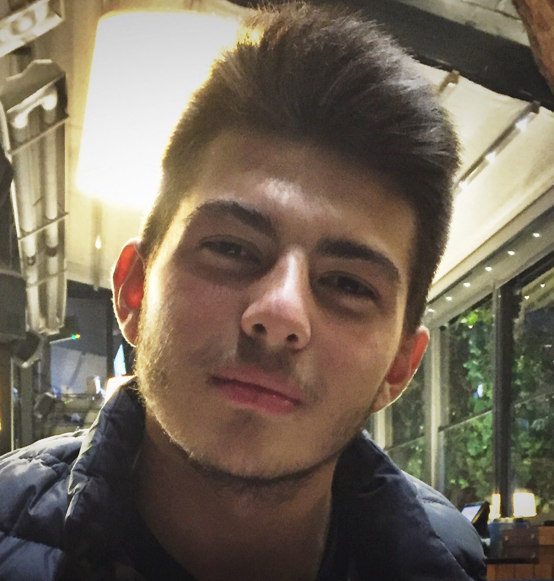 fatiholcok's tweet photo. Adınızı anmadığımız bir gün yok.
Öylece dururken bir anda gelen yürek sızısında, daha önce hiç geçilmeyen bir sokağın baş köşesinde, şiirlerde, şarkılarda, dost gülümsemelerinde hep siz…
Günden güne büyüyen hasretle.
Bizlerden daha çok varsınız ve olacaksınız. https://t.co/DamL1oyQdV