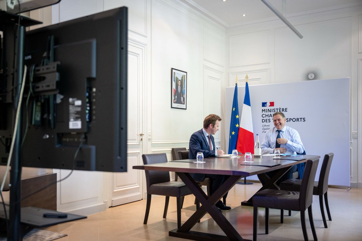 PhilippeTabarot's tweet image. Suite au Sommet franco-britannique, le Président Emmanuel Macron et le Premier ministre Keir Starmer ont décidé d'approfondir la coopération entre la France et la Grande-Bretagne en matière de transports 🇫🇷 🇬🇧
J'ai échangé avec mon homologue Heidi Alexander, avec qui nous…