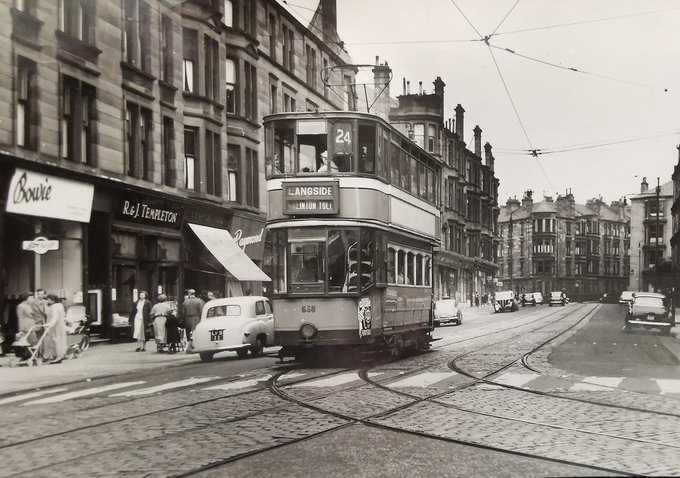oakroyd's tweet image. Correction on this pic from yesterday. This is actually Hyndland Rd. at Clarence Drive c. 1960. (Duncan McCallum)
Thanks to @cpc61