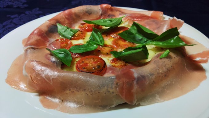 イタリア小麦が無くなったのでイオンの一番安い強力粉でピザ焼いたけどギュッっと詰まった感じになった
キメが細かすぎるとかあるのかな? 