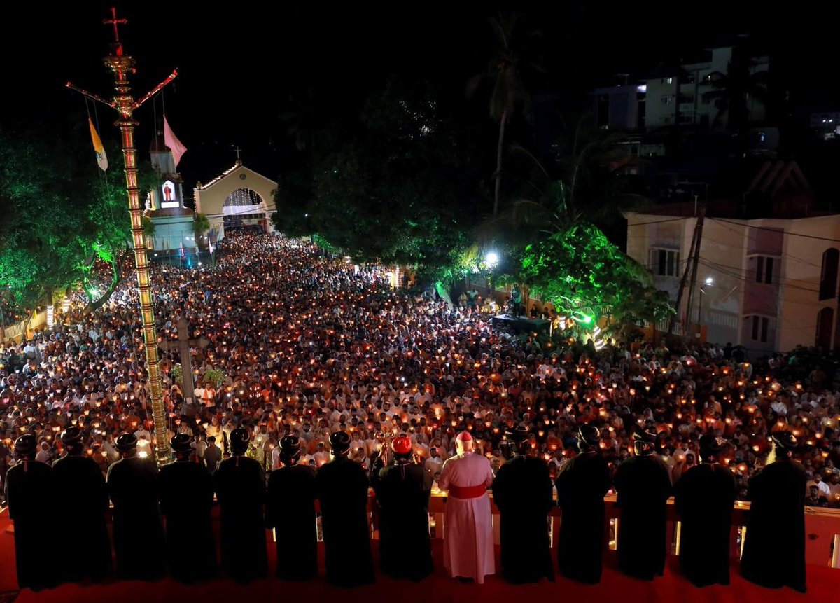 TerzaLoggia's tweet image. S.E. Mons. Gallagher si è recato a Trivandrum, in occasione delle celebrazioni per il Venerabile Mar Ivanios, figura chiave nel riportare la Chiesa Siro-Malankarese in comunione con la Chiesa Cattolica. Un momento di fede, unità e riconoscimento della sua eredità spirituale.