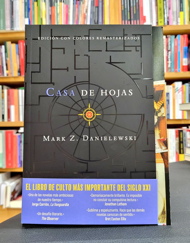 📖 La librería recomienda....NOVELA

Al regresar a casa una noche, los Navidson, Will, Karen y sus dos hijos, que acaban de mudarse a Virginia, observan que ha aparecido una nueva habitación, como si siempre hubiera estado allí.

#casadehojas 
#markzdanielewski