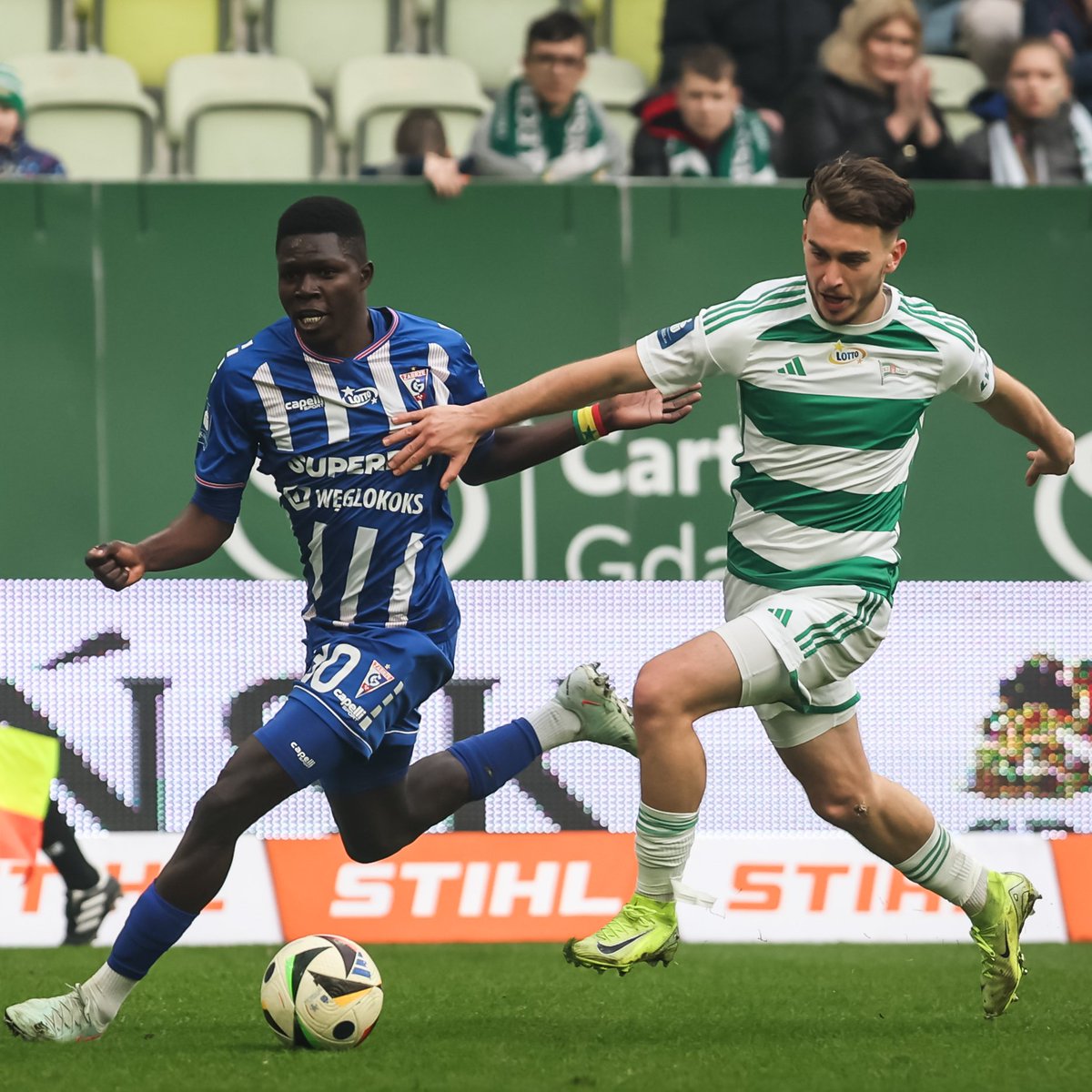 Czas zbudować nieco napięcie przed #GÓRLGD 🤪

--- 
Karnet sezon 2025/2026 lub pakiet Hat-trick musi być Twój 👉 BILETY.LECHIA.PL