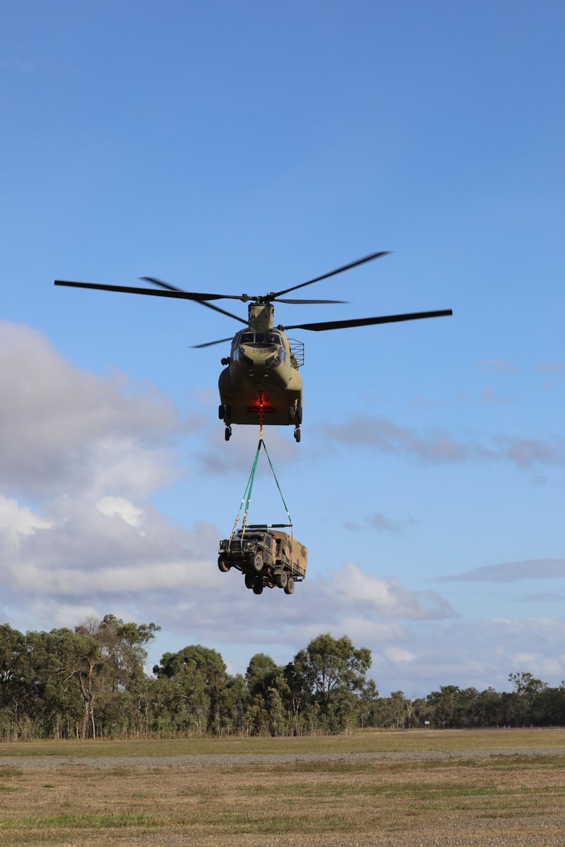 DefenceAust's tweet image. Lift off 🚁 @AustralianArmy Air Dispatchers from the 9th Force Support Battalion, lifted a G-Wagon as an underslung load from a CH-47 Chinook, over 📍 Shoalwater Bay training area, during Exercise @TalismanSabre 2025.
#YourADF #StrongerTogether #TS25 #TalismanSabre25