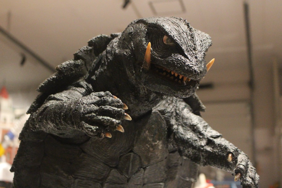 m号 ガメラ生誕60周年 三輪車 ガメラ生誕60周年【ガメラ三輪車】ゴールドカラー雪の結晶