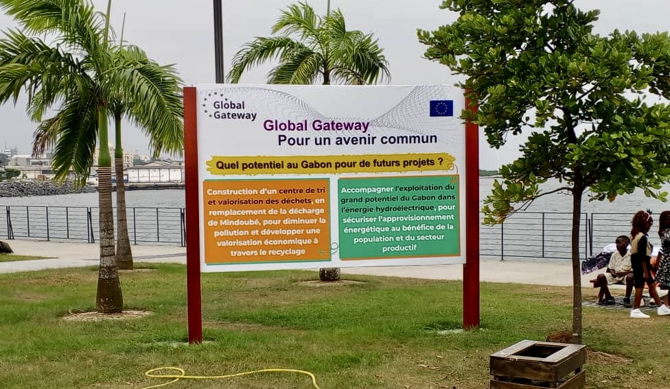 🧐 Qu'est-ce que #GlobalGateway? Quels types de projets soutient-elle?  Y a-t-il de projets Global Gateway au #Gabon?
Beaucoup de questions! Et les réponses se trouvent dans l'exposition «Global Gateway : pour un avenir commun» que nous lançons aujourd'hui à la Baie des Rois!🥳